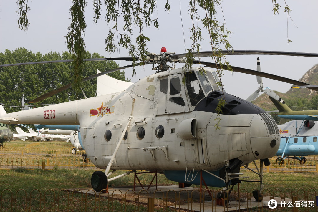 航空博物馆藏白色直升机，揭秘它曾经的战斗英姿！