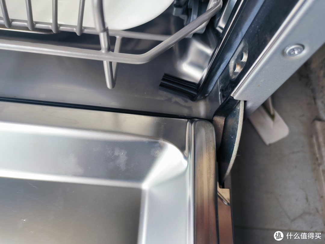 清洁阳台洗碗机，调节投影仪投150英寸屏
