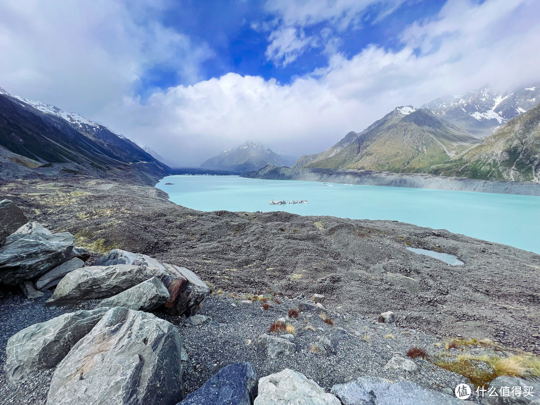 巨冰王国下的壮丽景观：探寻塔斯曼冰川