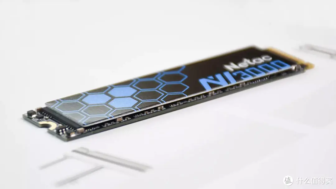 朗科NV3000固态硬盘：PCIe 3.0x4通道，3100MB/s读速，装机性价比之选！