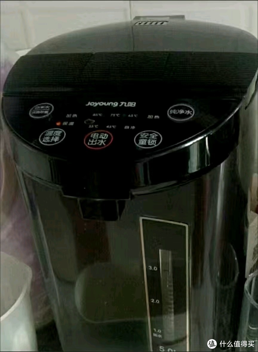 九阳家用热水烧水机。
