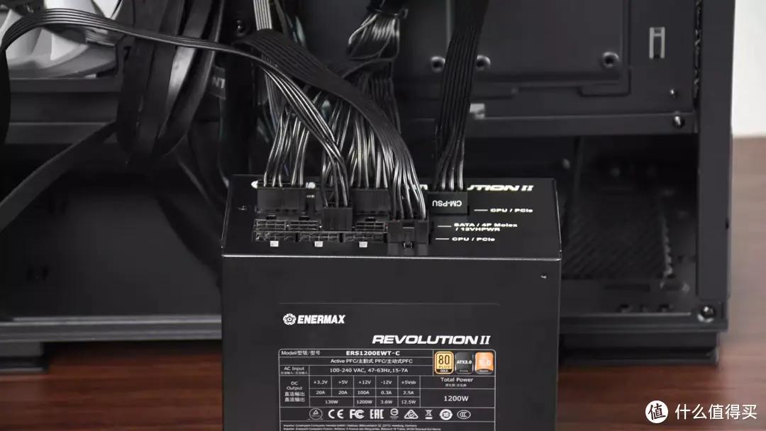 安耐美GX1200 DF电源装机实测：支持PCIe5.0供电，风扇逆转弹尘专利