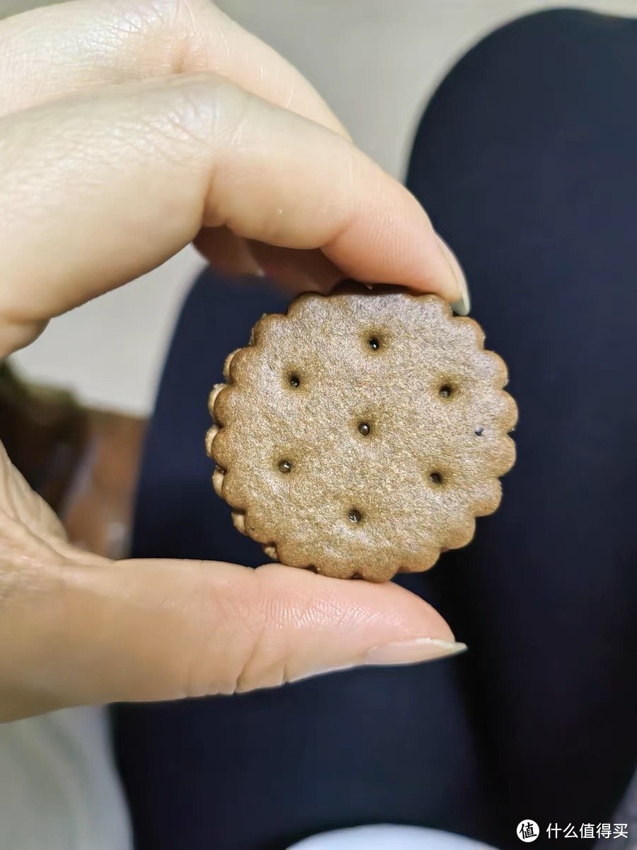 比比赞黑糖咸蛋黄味麦芽夹心饼干