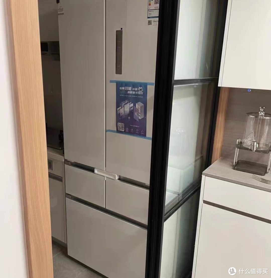 美的424法式四门零嵌入式白色冰箱风冷无霜一级家用变频60cm超薄冰箱