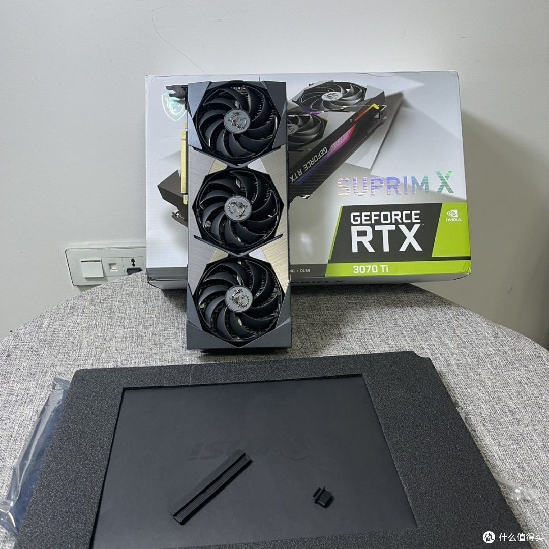 显卡 8gb 银黑色微星超龙3070ti显卡:高性能,可靠