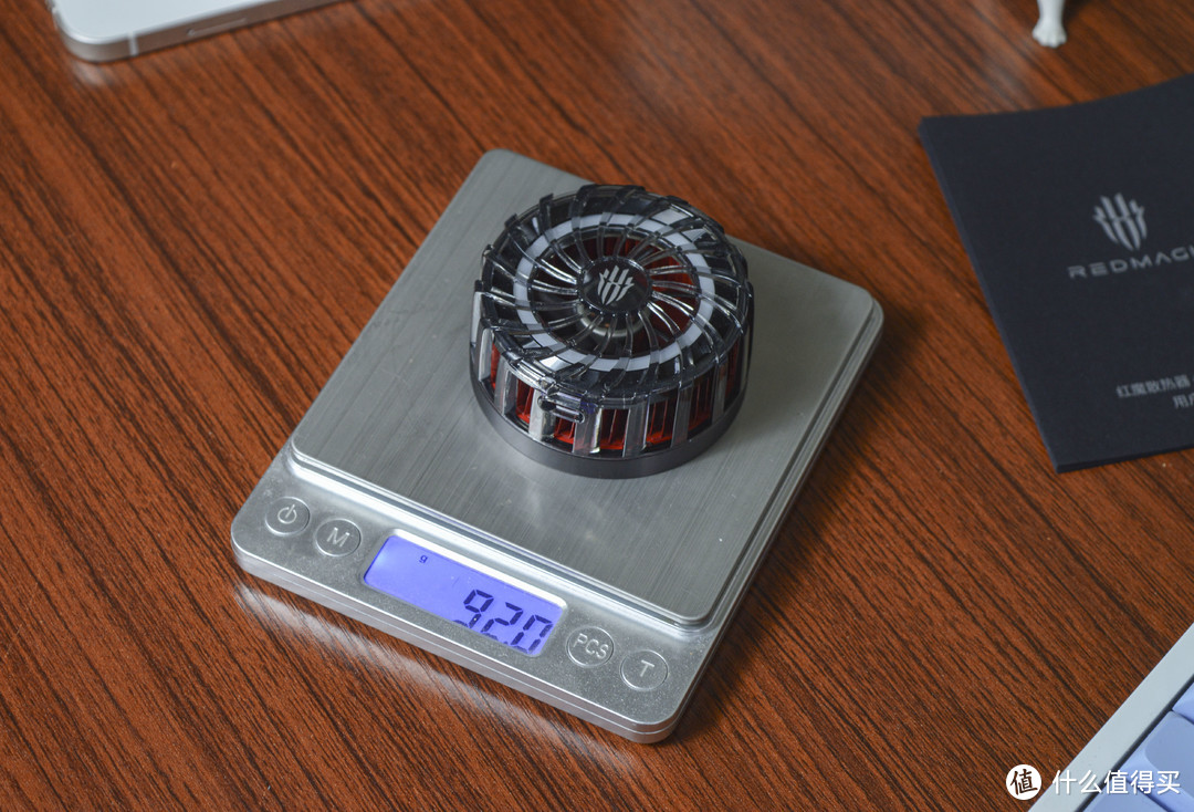 畅享手游:红魔4 Pro散热器磁吸版开箱体验