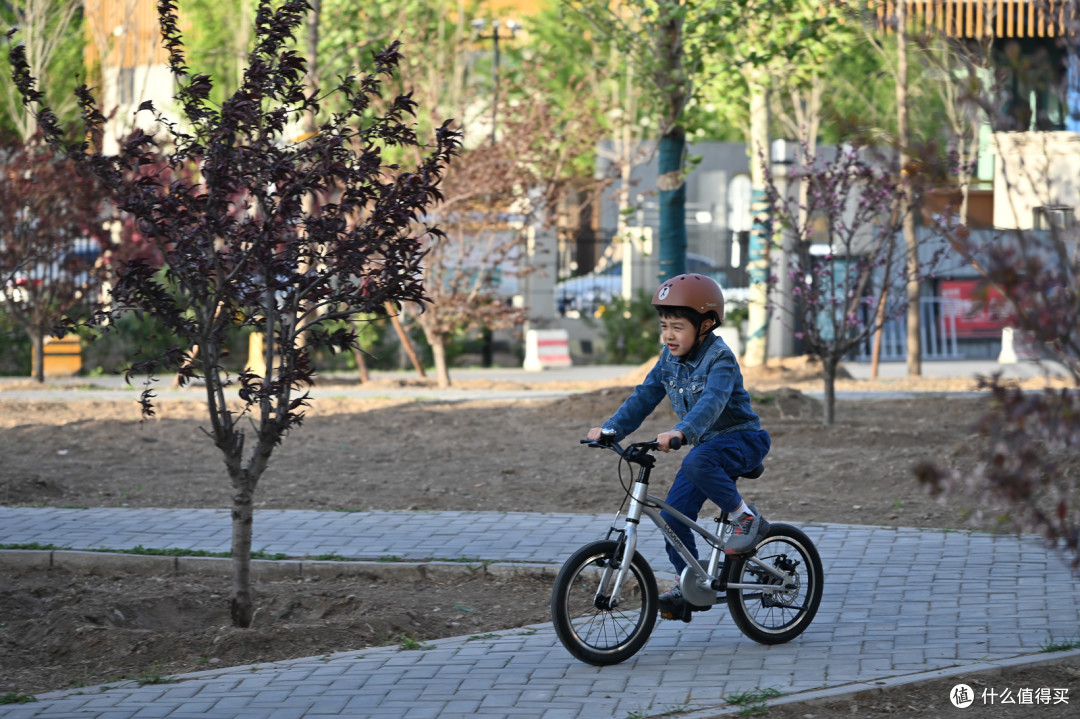 童车怎么选？安全排第一：酷骑F3 碟刹儿童自行车测评