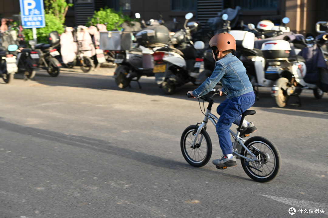 童车怎么选？安全排第一：酷骑F3 碟刹儿童自行车测评