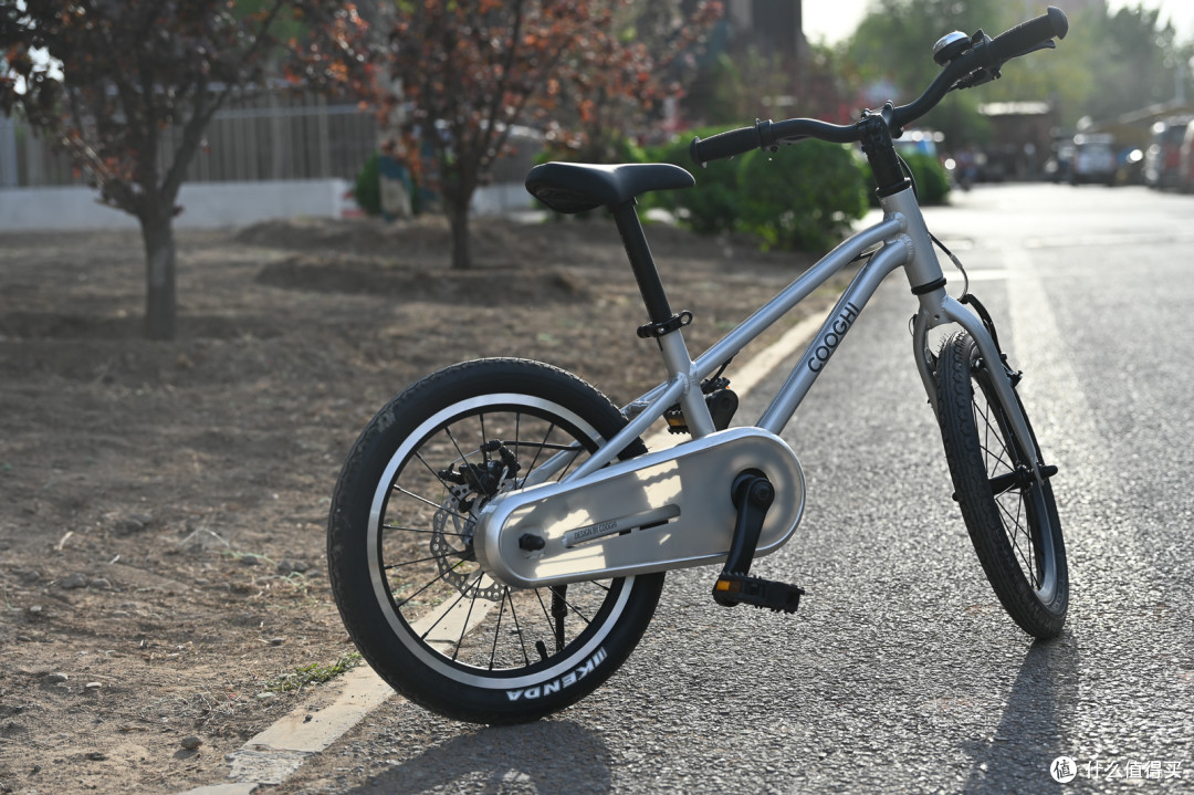童车怎么选？安全排第一：酷骑F3 碟刹儿童自行车测评