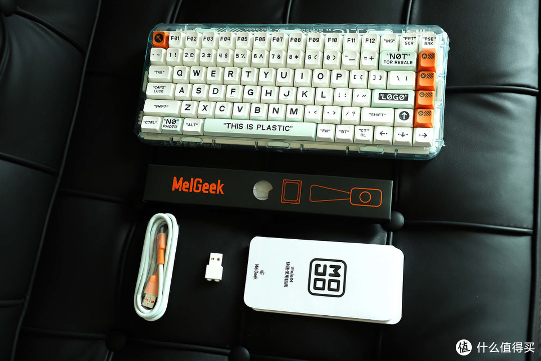 谁说女孩不喜欢数码？这款MelGeek Mojo84透明机械键盘就深得我心