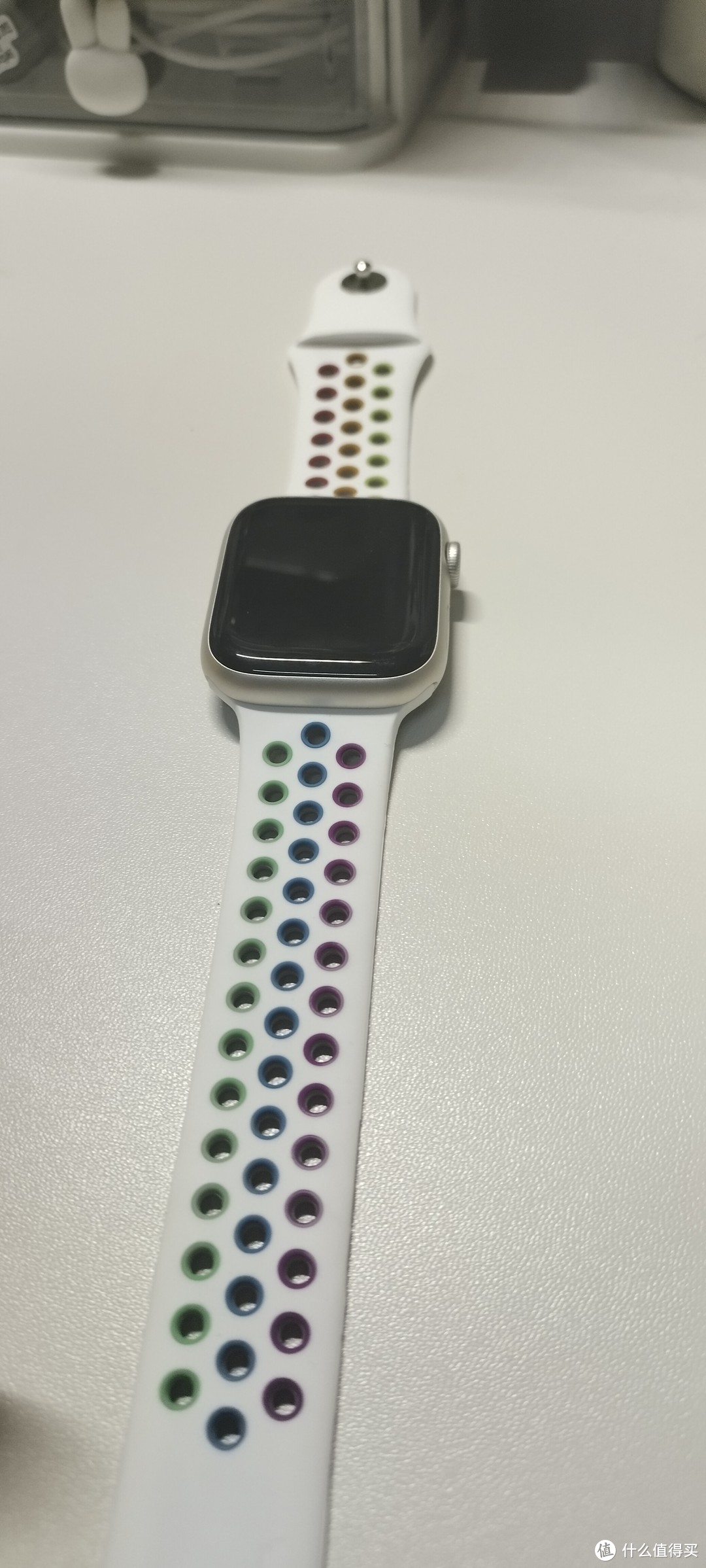 🍎6.18种草-Apple Watch Series 8配备星光色铝金属表壳，运动的时候也可以戴。
