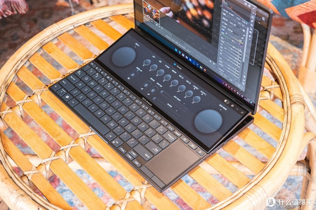 为什么你需要两块屏幕的笔记本：灵耀X 双屏Pro 2023