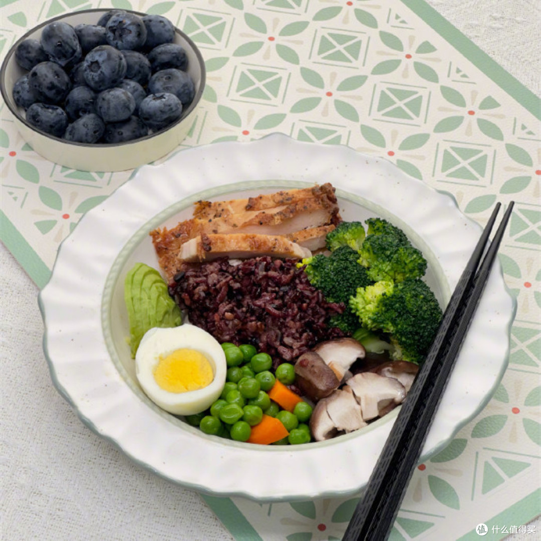 胡兵减脂计划第2周,晒出7天午餐,自律又精致,难怪有30岁的外表