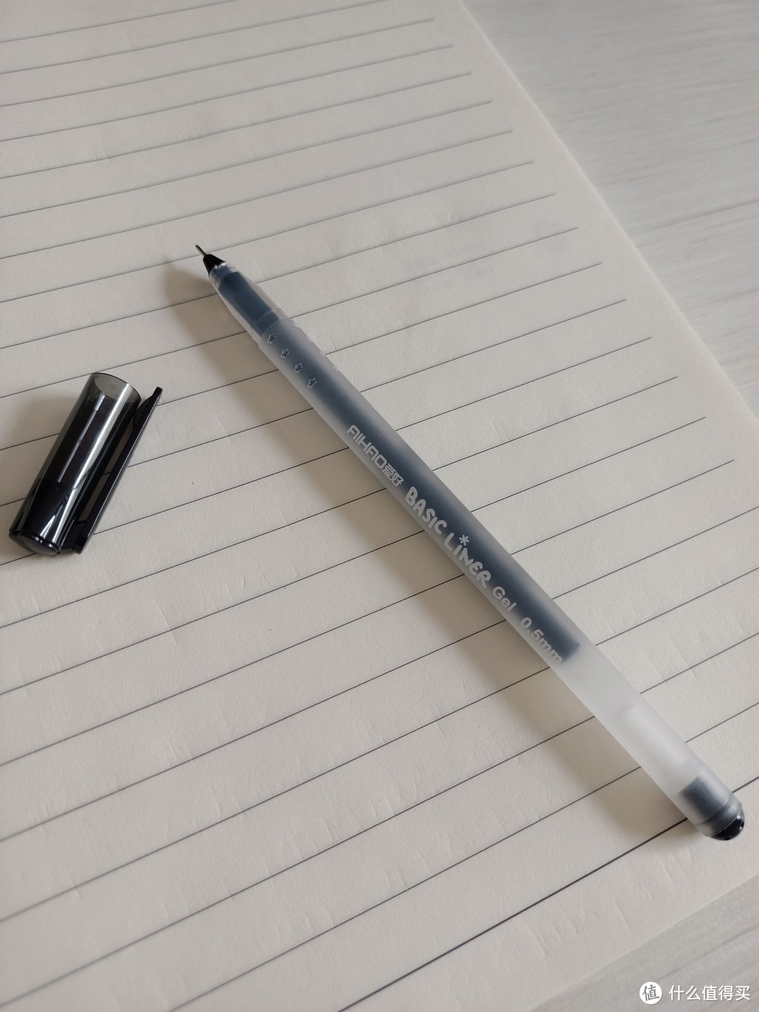出差旅行必备的爱好黑色中性水笔，写字流畅顺滑，速干不脏手