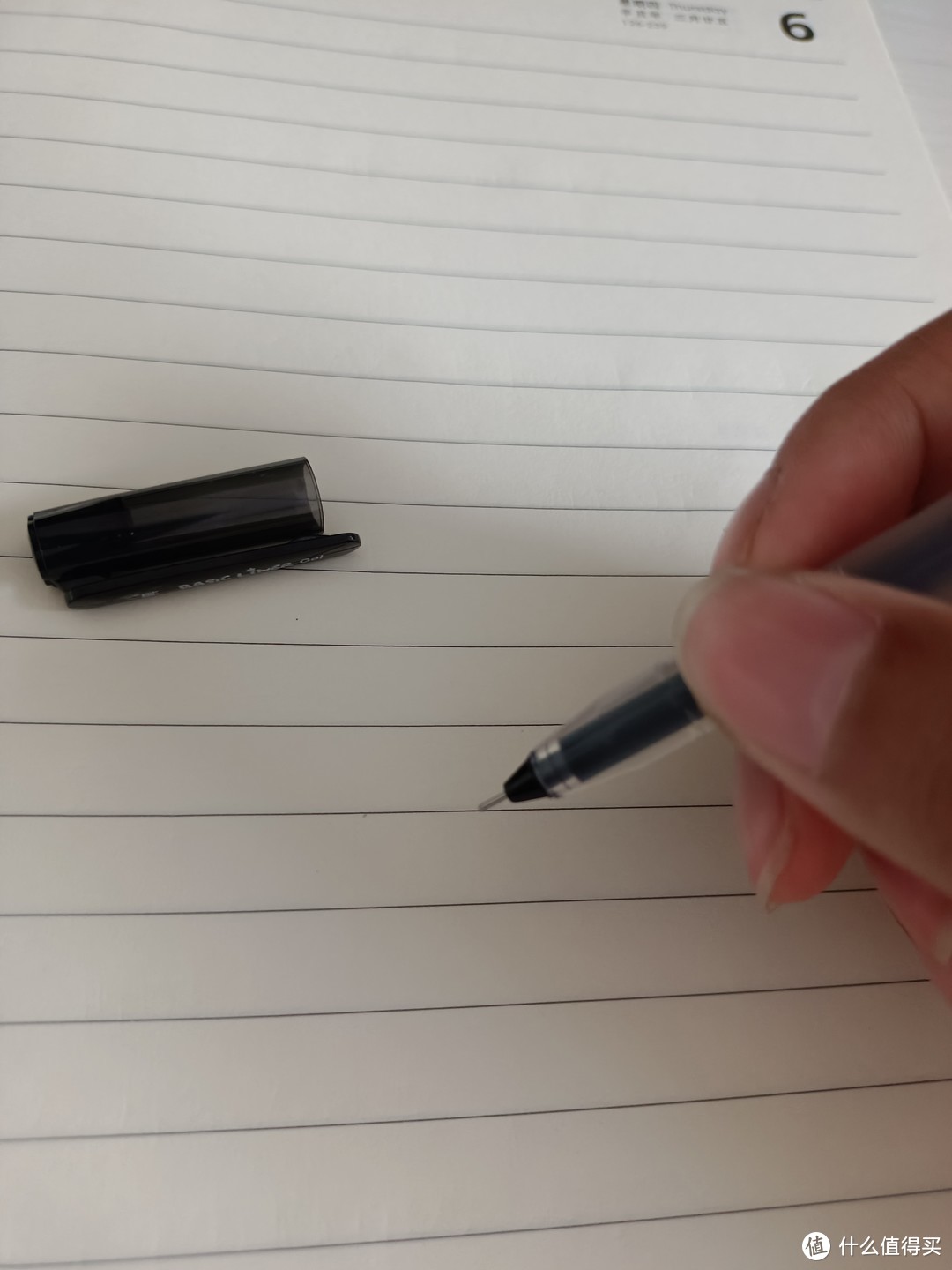 出差旅行必备的爱好黑色中性水笔，写字流畅顺滑，速干不脏手