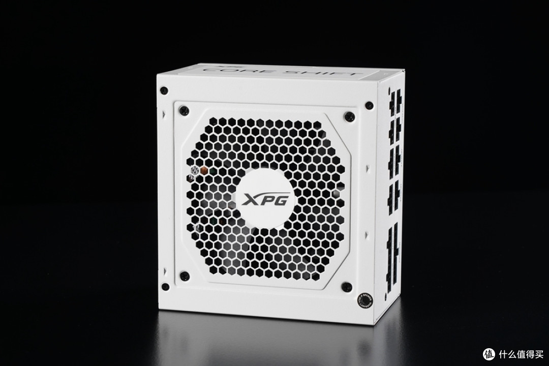 a机箱是追风者最新推出的一款中塔机箱,这款机箱是通过对经典的p500a