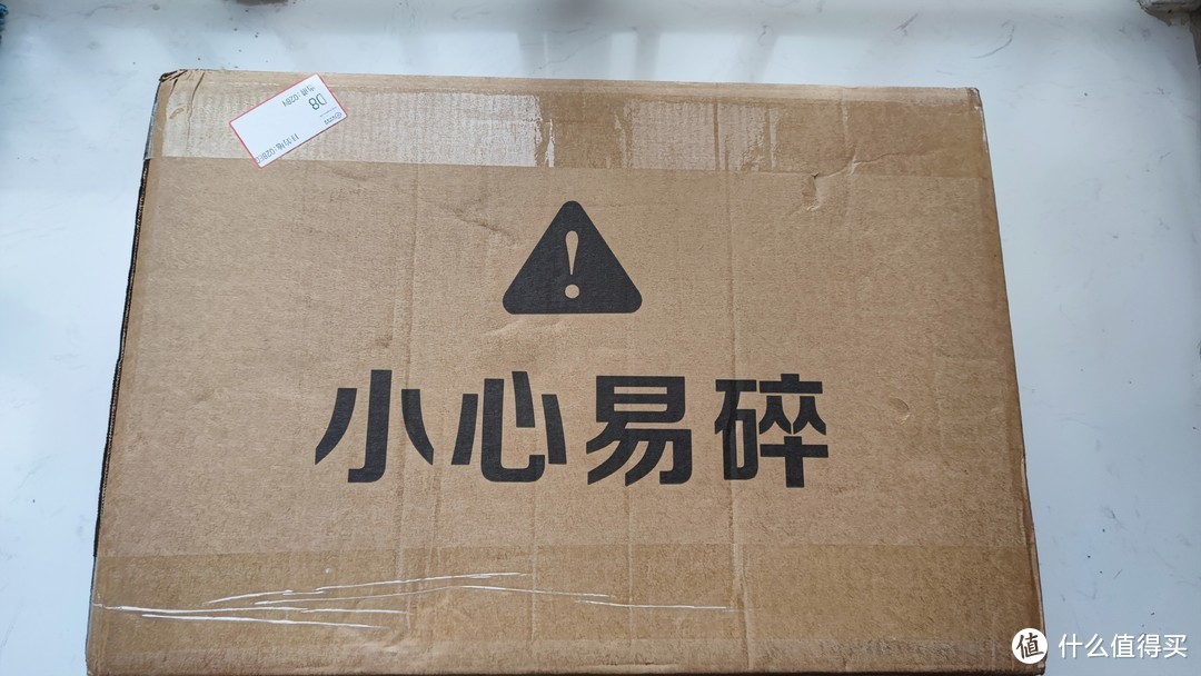 直接一个纸箱子就寄过来了，武汉的京天发货的。