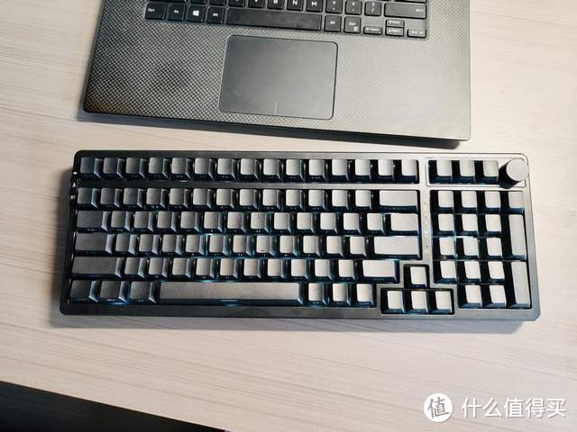黑爵AK992侧刻RGB键盘，全新AS厂润轴加持，三百内入手不亏