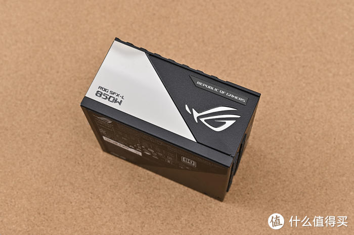 撞色之美——ROG Z790 HERO+4080 猛禽 OC+几何未来 M4 亚瑟王装机展示