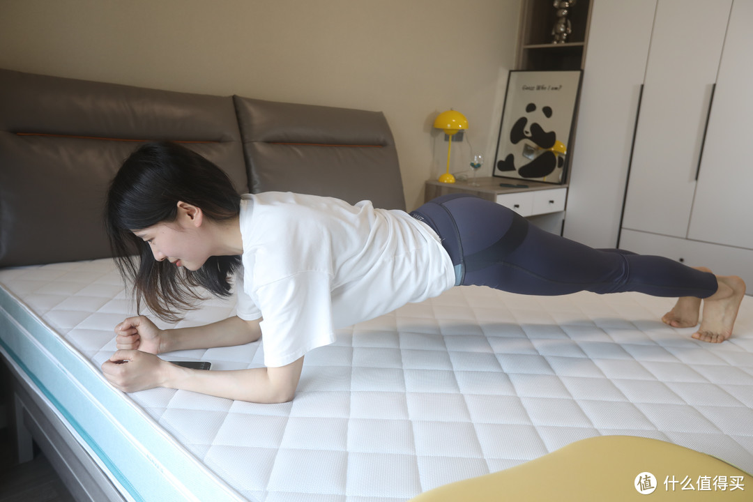 平价床垫也能有五星级酒店睡感体验？喜临门光年PLUS2.0软硬两用!实测体验后告诉你是否值得入手！