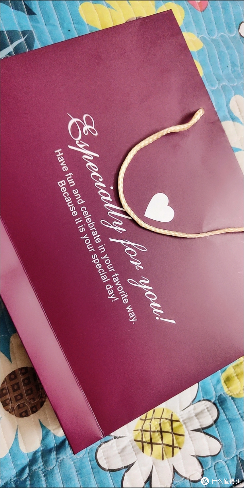 送女朋友德芙巧克力礼盒吧她一定会很喜欢