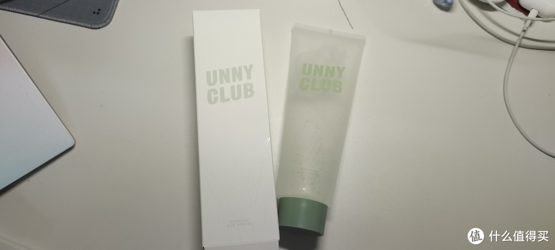 unnyclub补水芦荟凝胶，晒后修复补水，超大一瓶真的是太够用了。