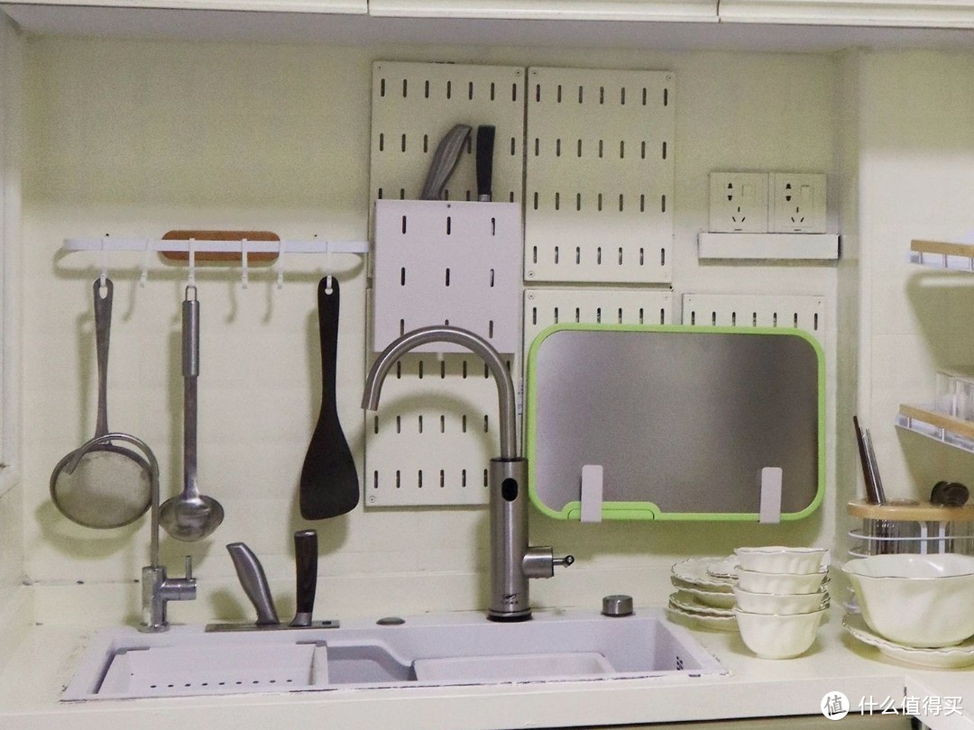 厨房越用越大，添了很多厨房用品反而比以前更整洁了