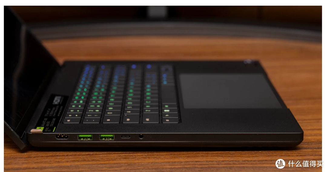 Razer Blade 16 2023 评测：身形最优雅，mini-LED 双模显示器，顶级游戏性能的电竞笔电