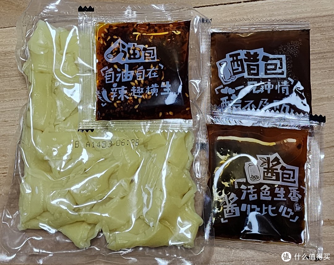 ​试吃6大品牌自热火锅、饭和面，致力于挑出最好的！另有无限回购的网红预制菜，去露营馋哭隔壁帐篷！