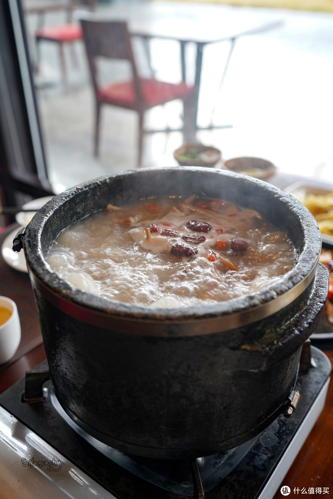 雅鲁藏布江畔的桃花点点：林芝工布庄园希尔顿酒店 - 热嘎西餐厅+猎味中餐厅体验