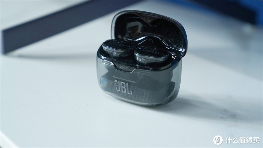 个性化设计辨识度极高，JBL TUNE BUDS真无线耳机评测