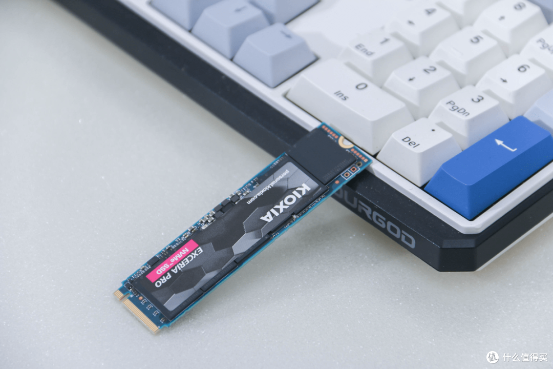 选ssd不能只看价格,原厂颗粒独立缓存也很关键,铠侠se10 pcie4.0体验