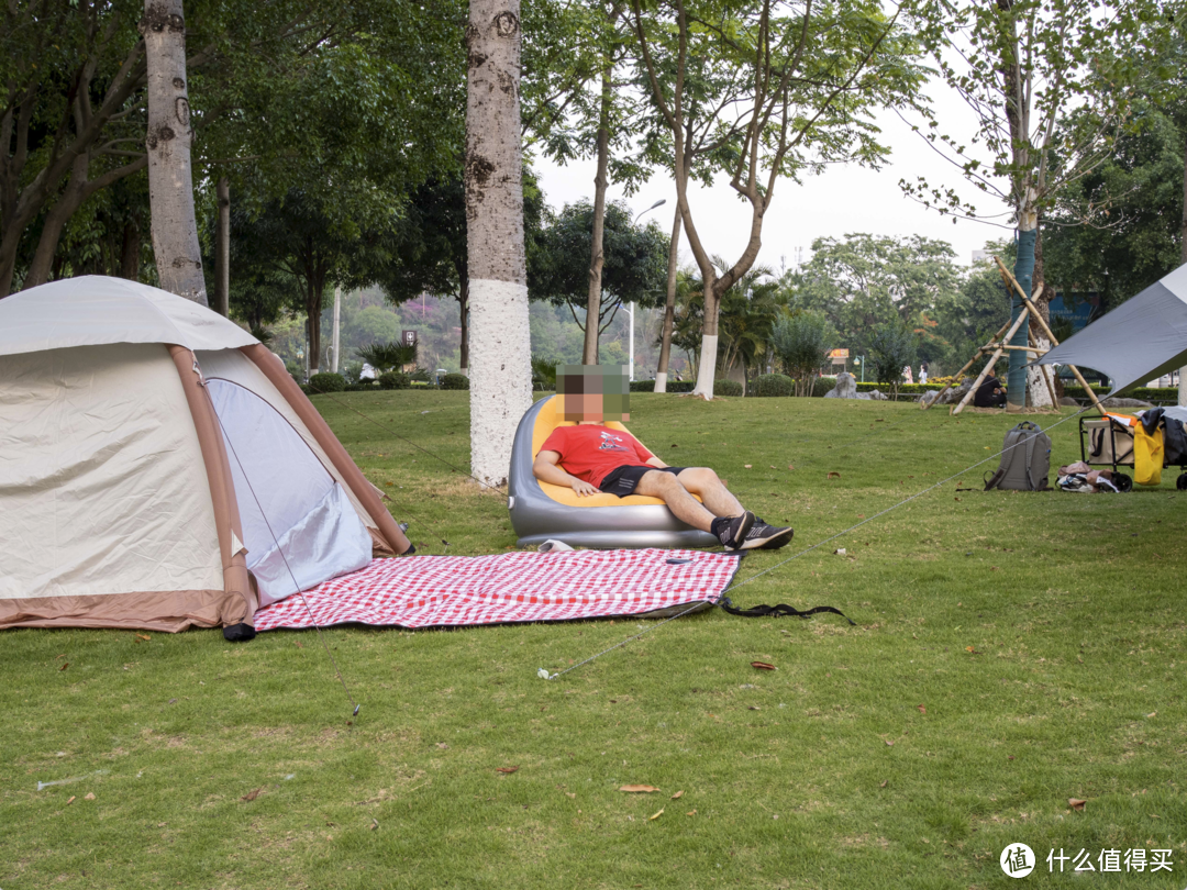 懒人神器，户外露营初体验，一宿自动充气帐篷和沙发真方便