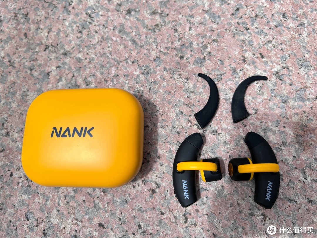 造型独特，佩戴舒适，音质提升：分体式骨传导耳机南卡NANK-OE
