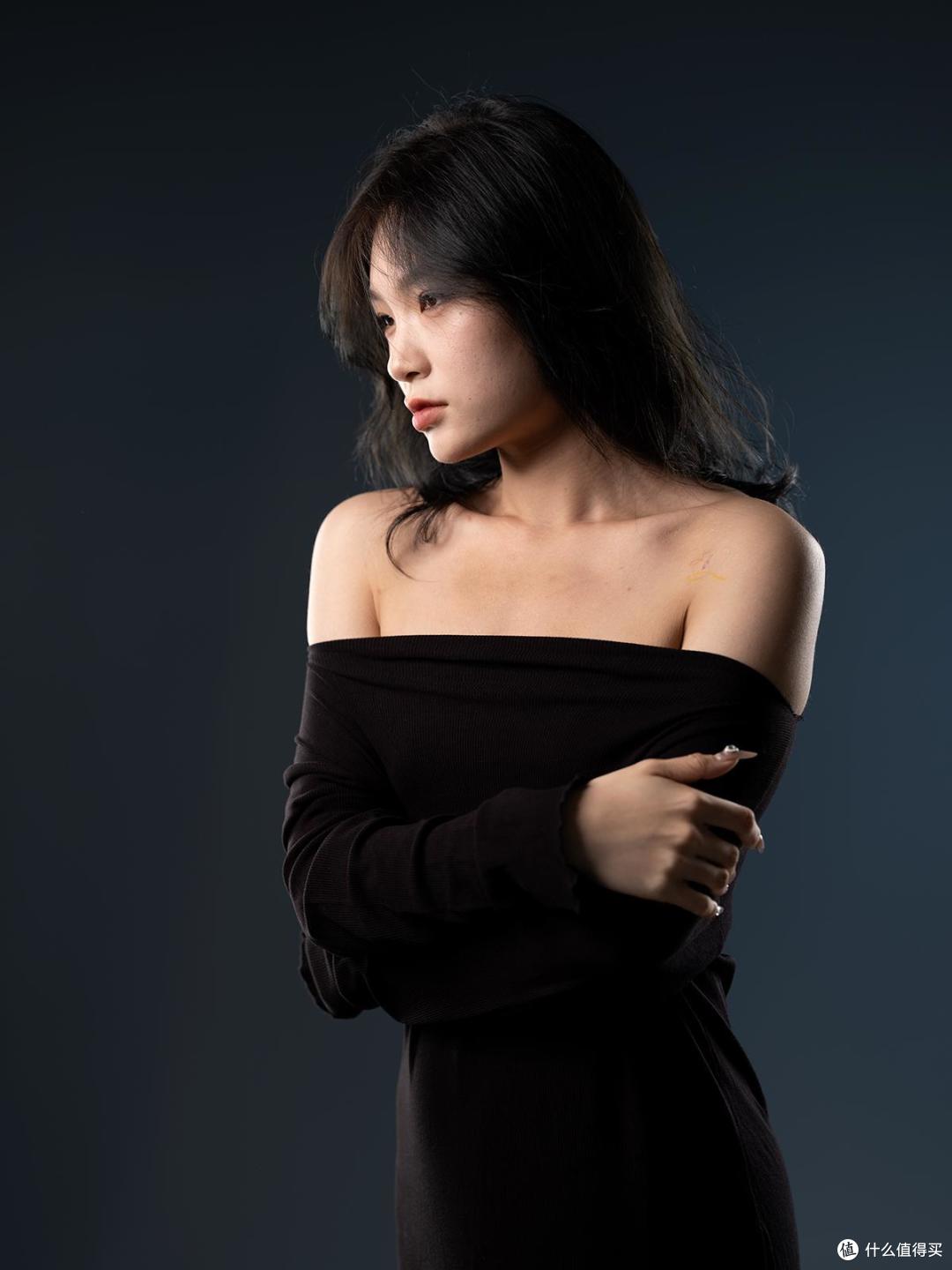 用富士长焦拍摄的棚拍人像的模特.iso自动的情况下,画质有所不足.