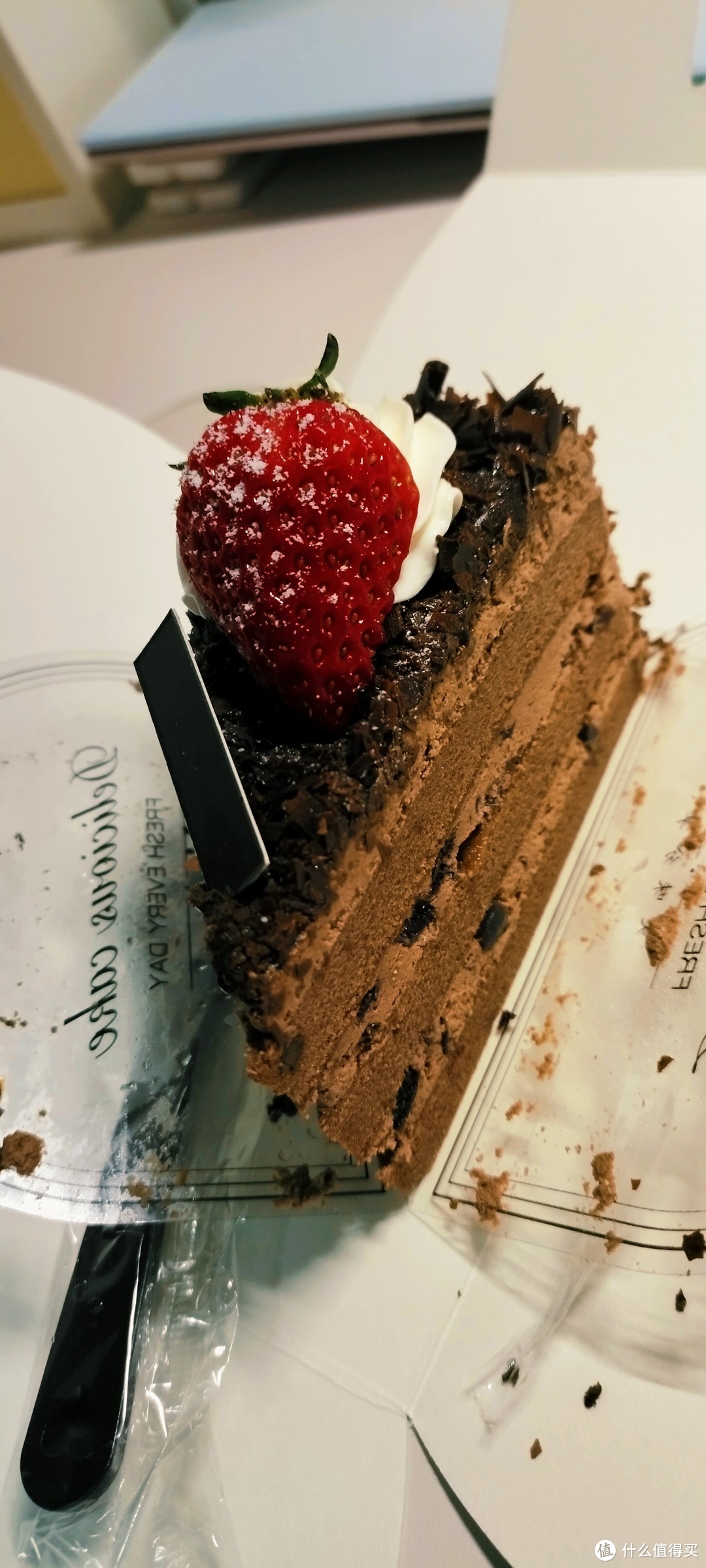 夏天到了，快来跟我一起尝尝这个黑森林慕斯蛋糕吧!