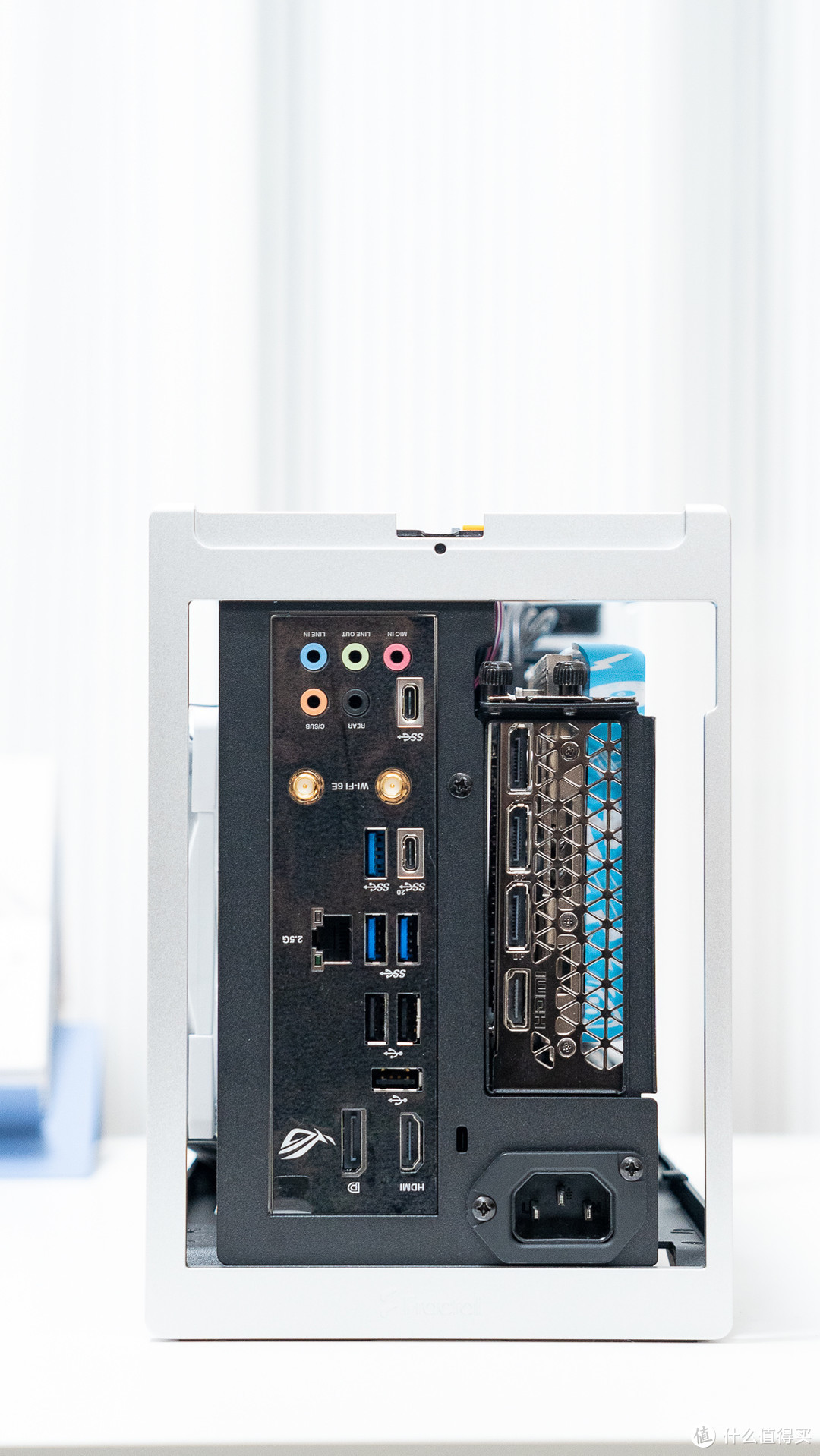 分型工艺Terra 最新ITX机箱首发评测： 13490F/华硕 B760i /索泰 4070 装机分享