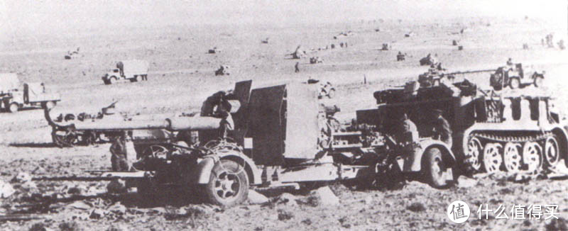 英军士兵检查一门牵引下被遗弃的Flak 41，突尼斯，1943年5月5日