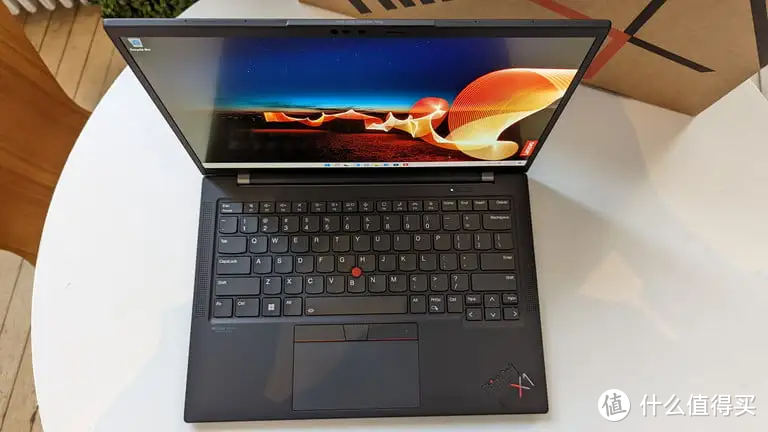 一如既往的商务经典之选！ThinkPad X1 Carbon 2023轻上手