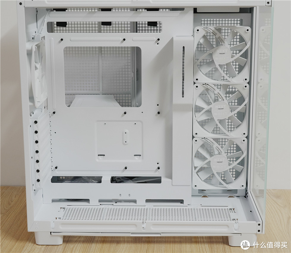 恩杰NZXT H9 Flow机箱+Z790-A D4吹雪+ROG龙王三代360水冷的纯白海景房装机