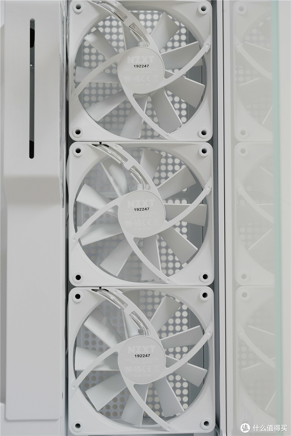 恩杰NZXT H9 Flow机箱+Z790-A D4吹雪+ROG龙王三代360水冷的纯白海景房装机