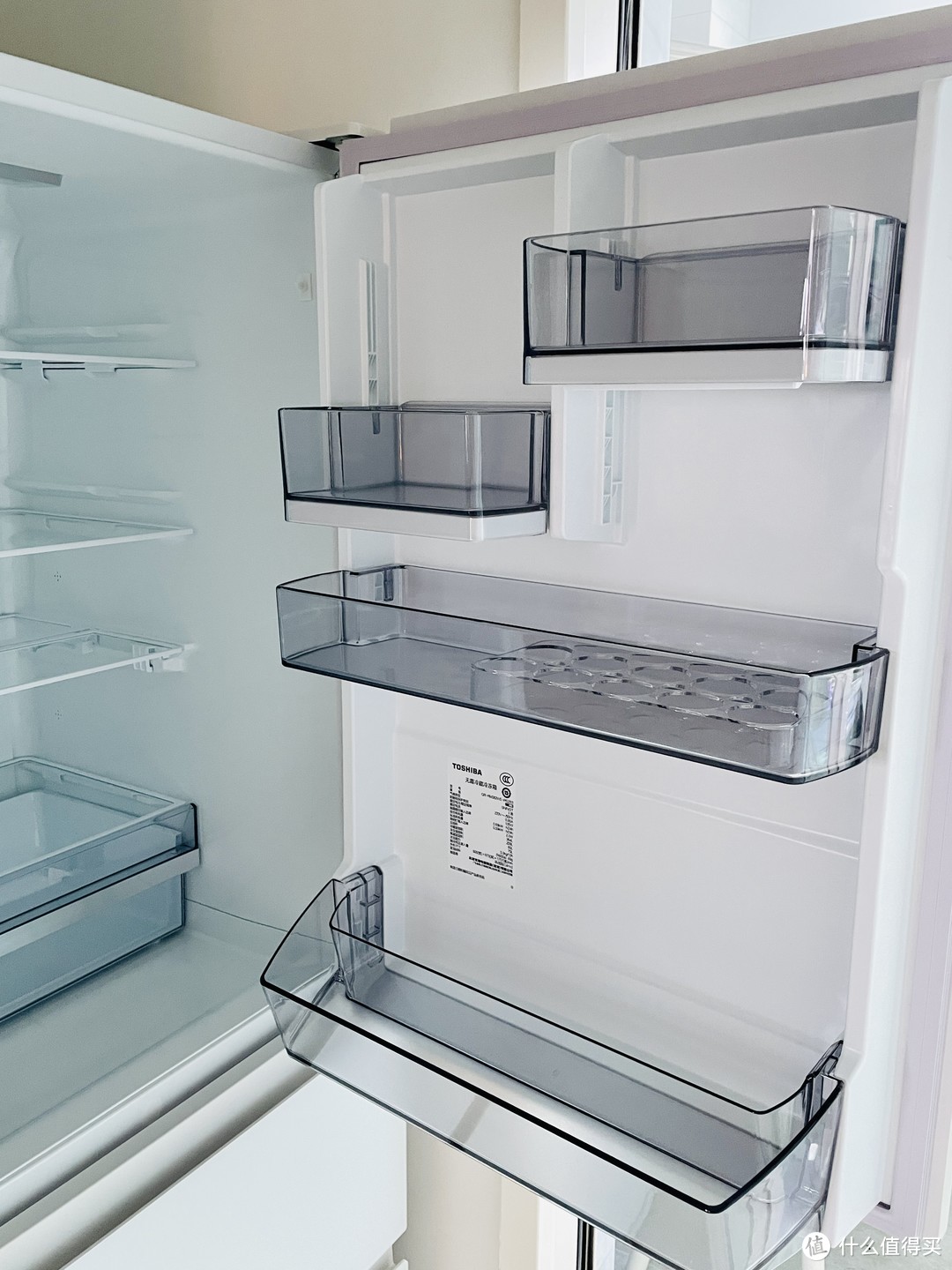  日系冰箱的门上收纳也是冰箱好用的秘诀