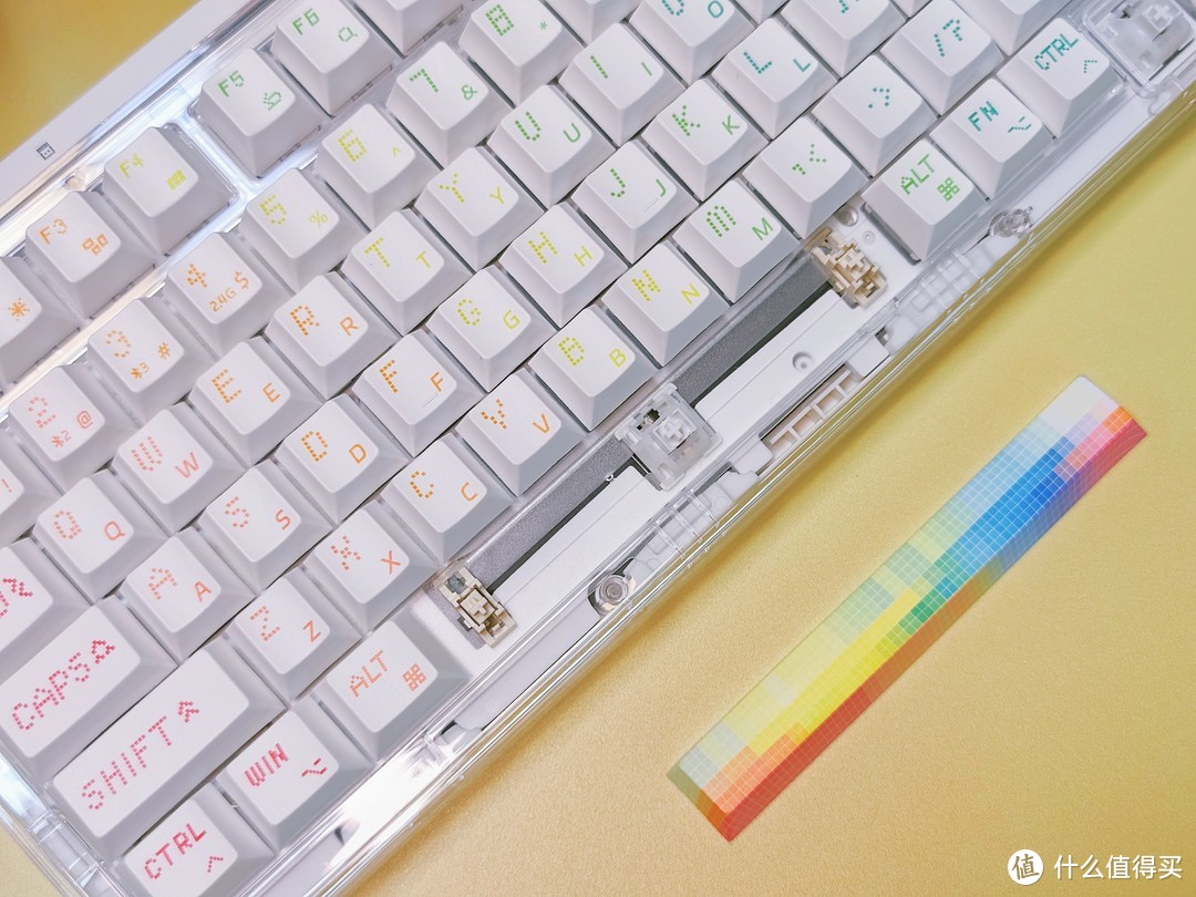 元素空间|梦幻色彩指尖拼凑，梦想蓝图由你来造，米物彩虹像素Z830 Pro惊艳上市做有态度的机械键盘！