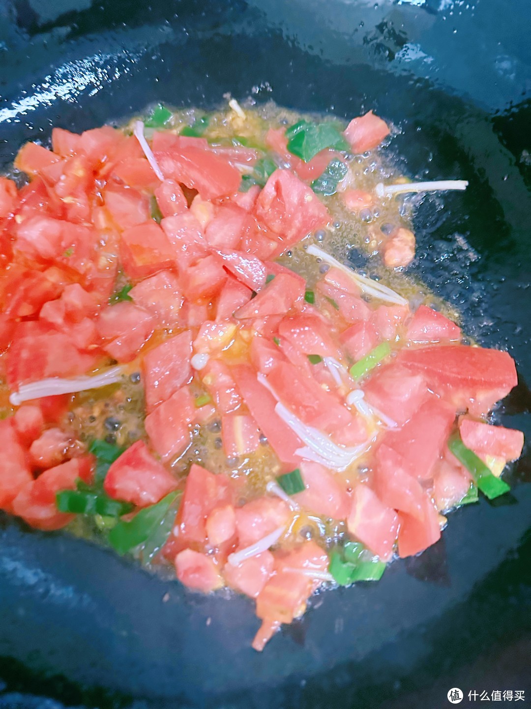 张大姐好久没做饭了。                                    今天做个西红柿🍅肥牛金针菇汤