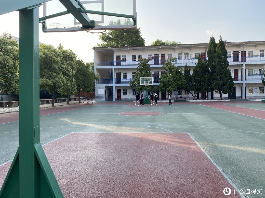 校园篮球运动社团活动