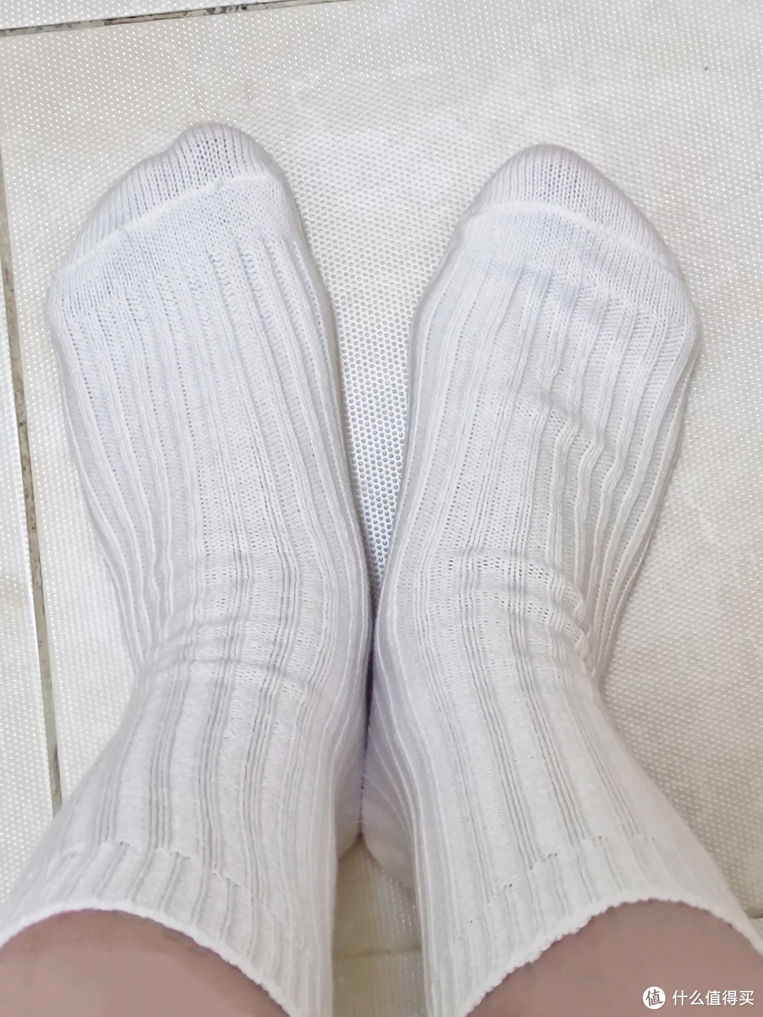 R标的白色袜子也太好看了！！