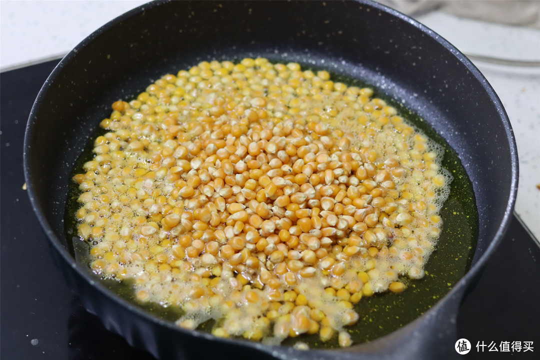 在家做爆米花，用什么玉米，什么油是关键，教你一招，想吃随时爆