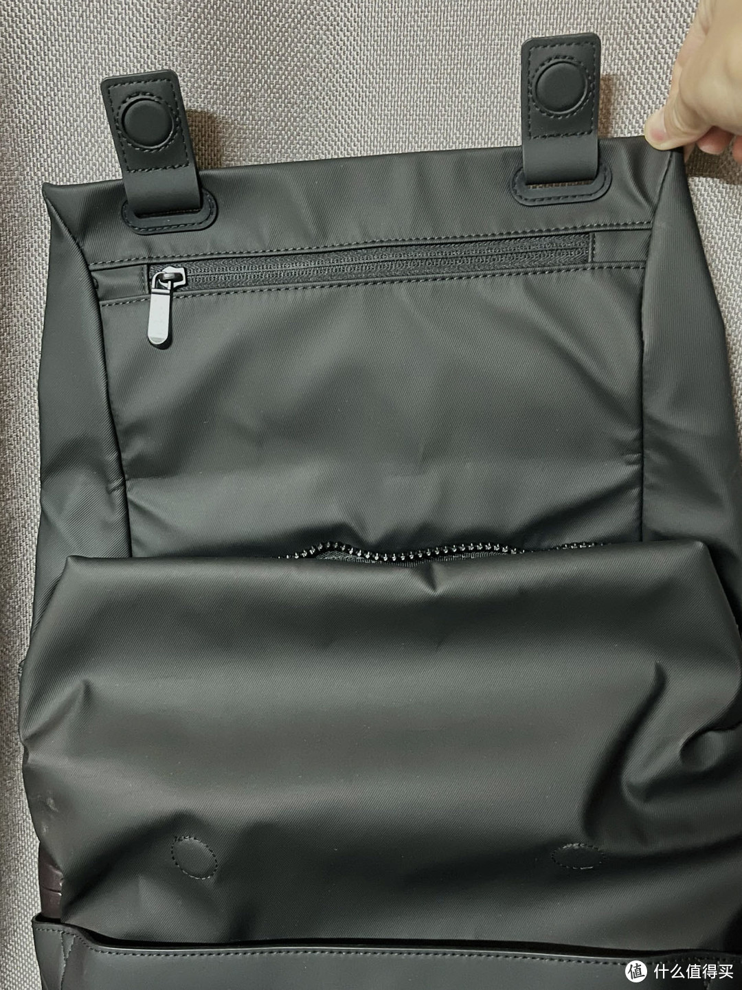 不止是一只背包，更是一种时尚：地平线8号无界双肩背包让你轻松打造潮流LOOK～