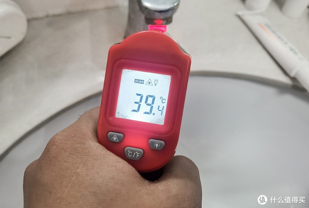 家用电热水器就选“即热式”的，热得快还安全！