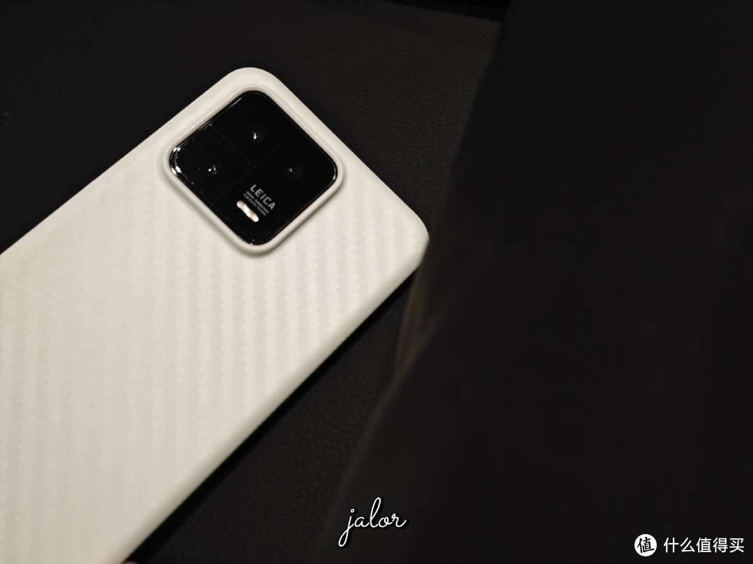 极为简洁的碳纤维纹路白色手机壳